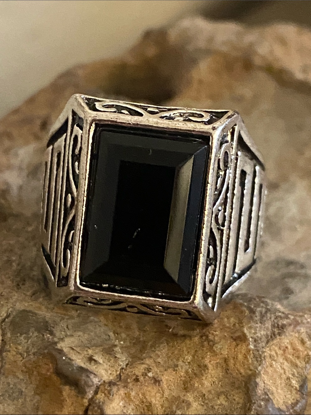 5/$10❤️❤️❤️New Ornate Faceted Black Acrylic Cabochon Ring